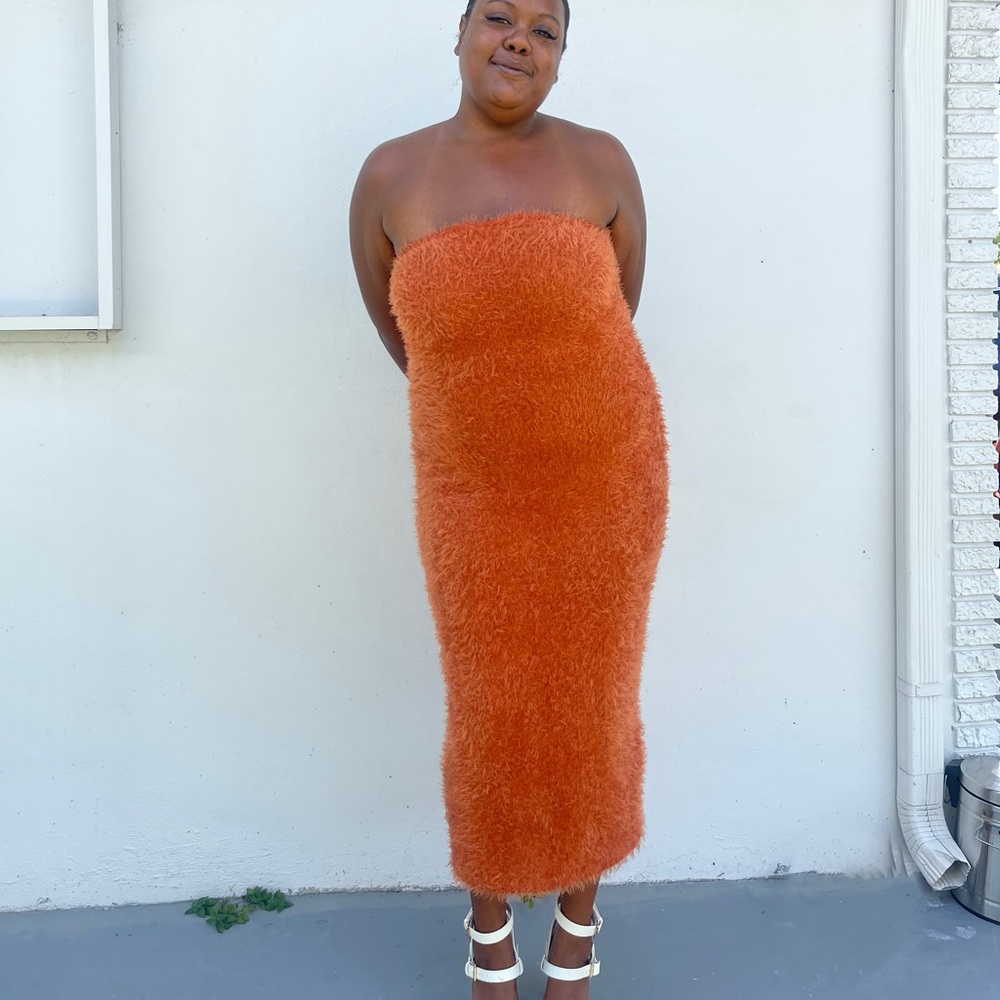 Fitted textured fuzzy strapless bodycon dress